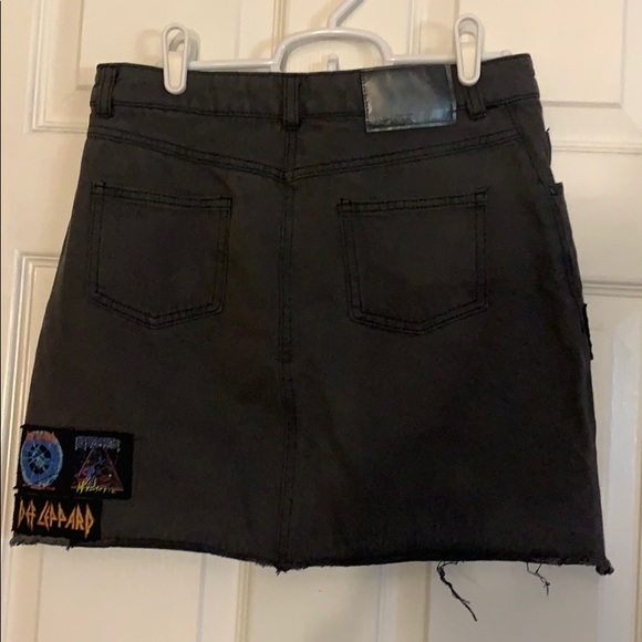 ⚡️SALE⚡️ Band Patches mini Skirt - Picture 3 of 5